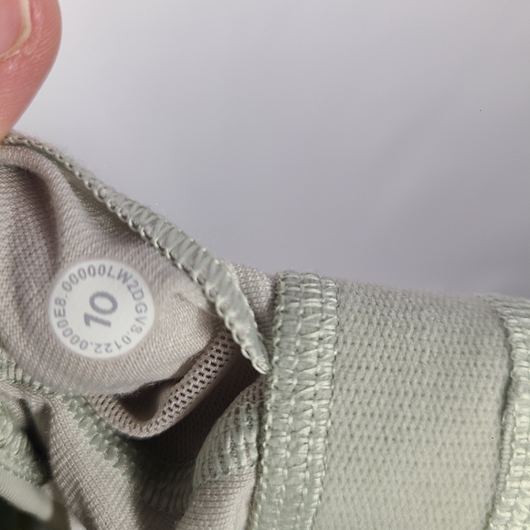 Lululemon Tough Train High-Neck Bra *Medium Support, C/D Cup size 10 - Picture 7 of 7